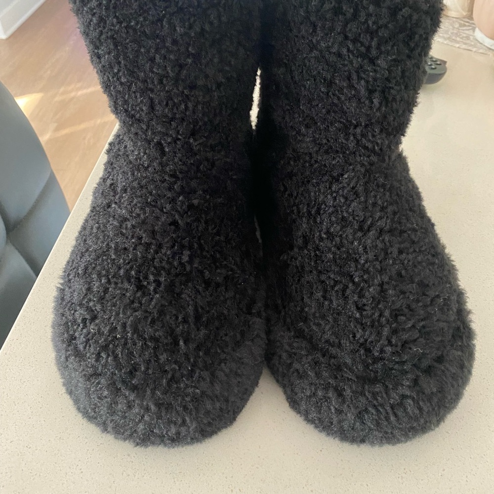 Chic Black Fuzzy Boots
